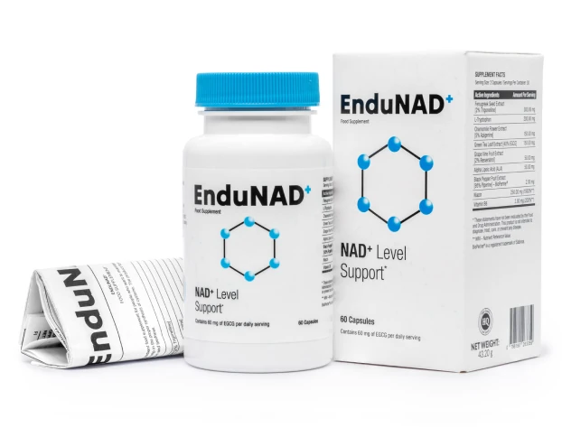 Botella de EnduNAD destacando la energía juvenil que proporciona